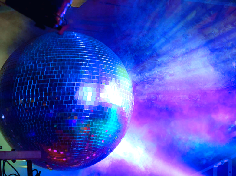 Eventtechnik mieten: Bestens ausgerüstet für die Party mit dem Sound- & Light-Package. Ich stelle euch Profi-Equipment aus Ton -und Lichttechnik zur verfügung, egal ob Gartenparty mit 20 Gästen oder Firmenfeier mit 200 Gästen. Auch hier ist mein Konzept - keep it simple, denn jeder soll die Eventtechnik aufbauen und bedienen können!​ Ein Eventservice von Kreativwerkstatt Guberac,